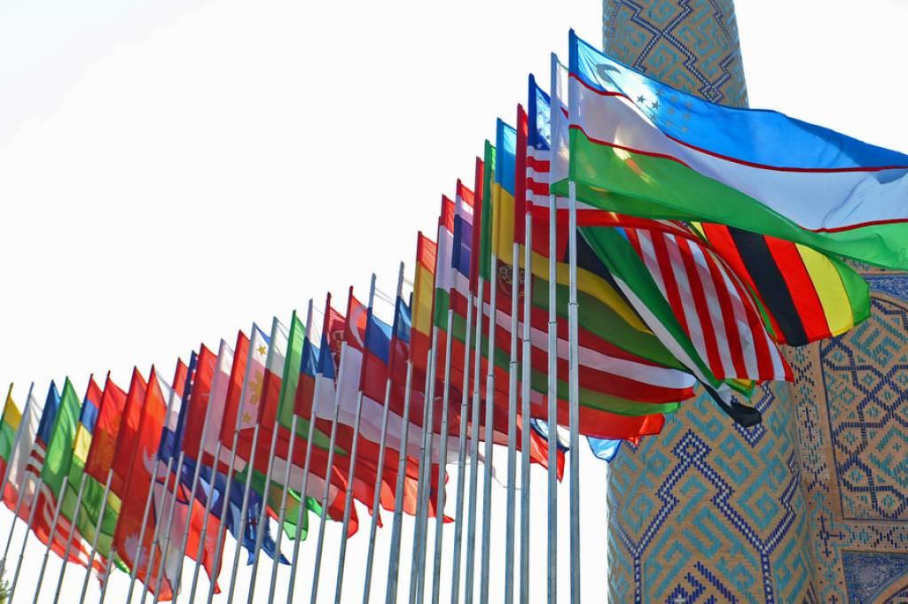 Мировое сообщество народов. ООН Узбекистан. Flag Республики Узбекистан. Флаг Узбекистана на международной арене. Узбекистан и мировое сообщество.